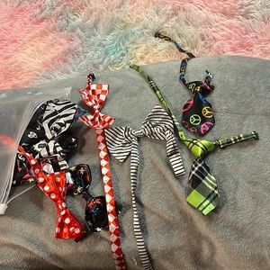 New pet collars for dogs cats etc….sold as a bundle Not for large animals